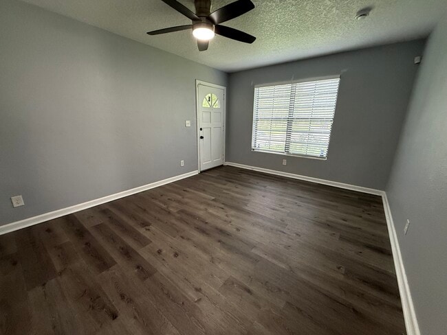Building Photo - 2739 King Cole Dr