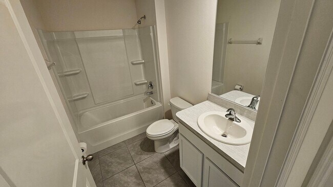 Building Photo - Spacious 4BR Golf Course Home in Beverly H...