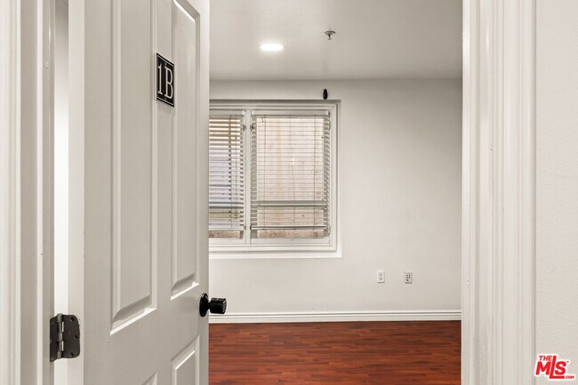 Building Photo - 2667 Menlo Ave