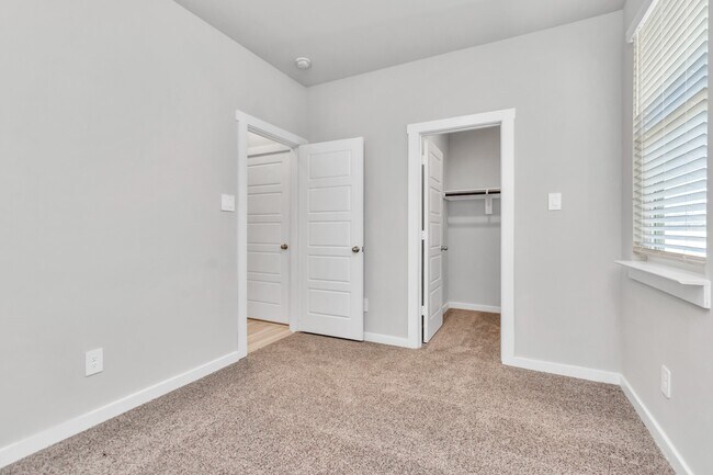 Building Photo - 3020 Gunnersbury Dr