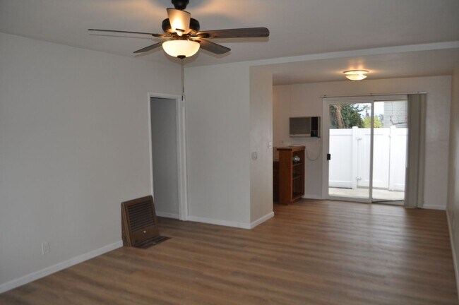 Building Photo - 560 Cajon St