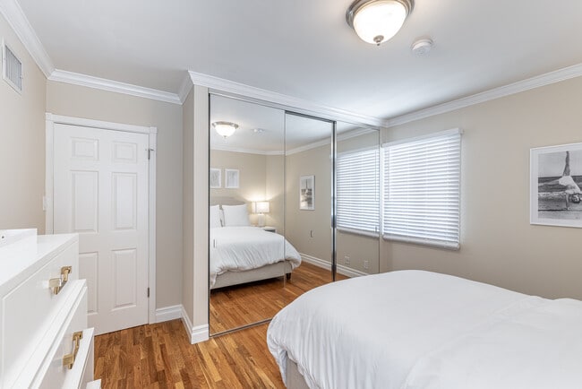 Building Photo - 1412 Kelton Ave