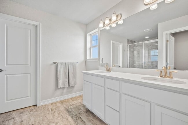 Building Photo - Stunning 4BR House in Aurora