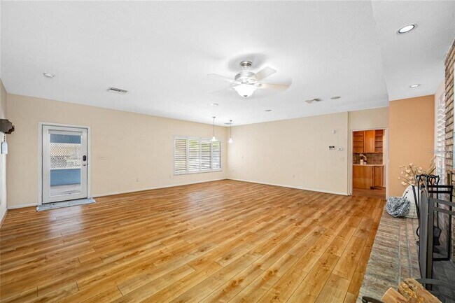 Building Photo - 401 Whitcomb Blvd
