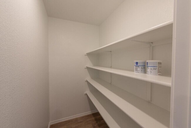 Building Photo - 2115 Windflower Ln