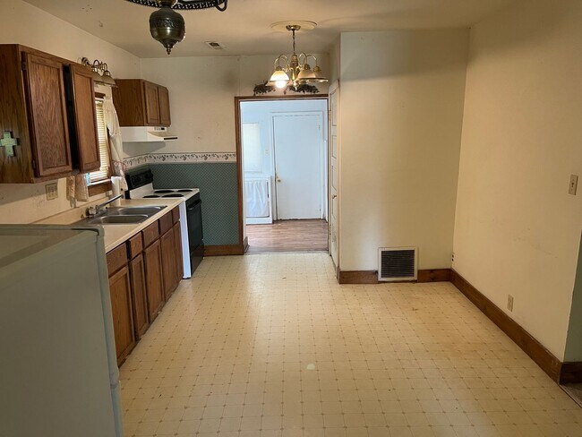 Building Photo - 795 - 2 bed 1 bath - Single Family Home