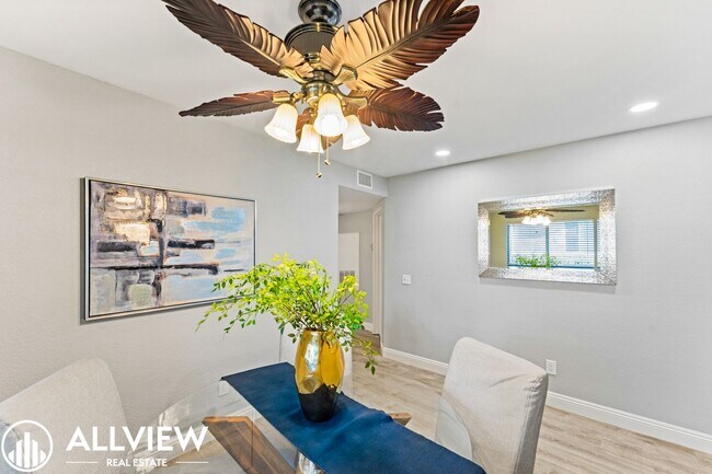 Building Photo - Beautifully Updated 2 Bed/2 Bath in Guard-...