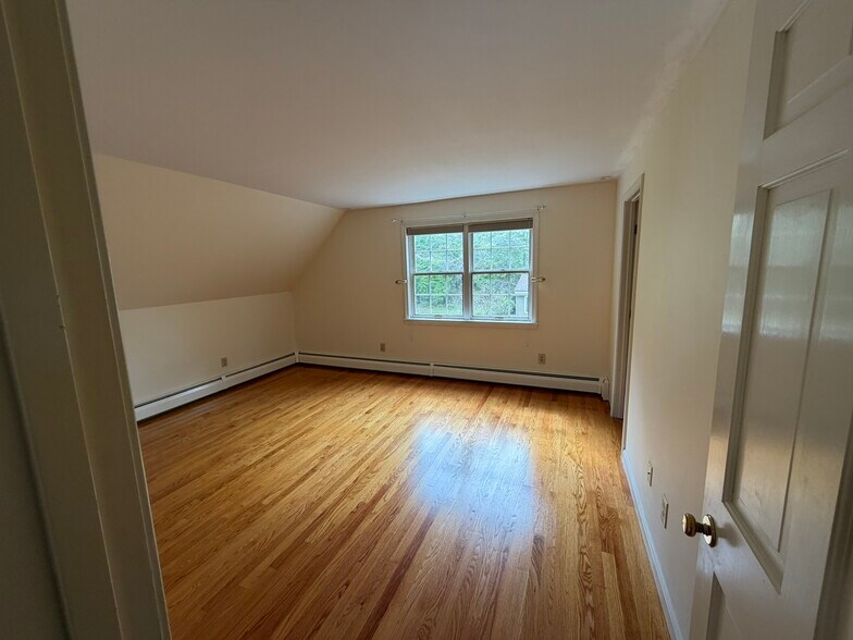 Building Photo - 175 Plumtree Rd