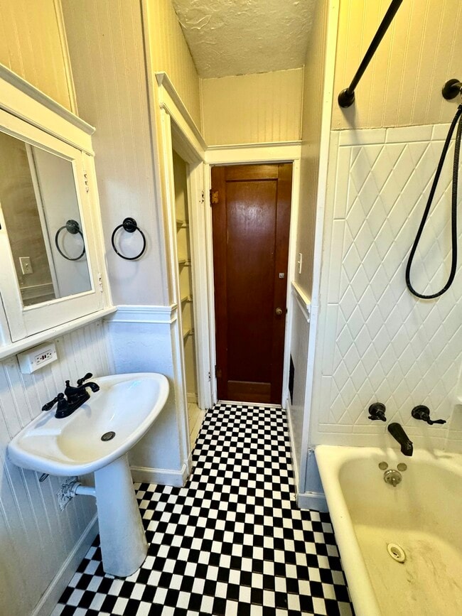 Building Photo - 4930 Tholozan Ave