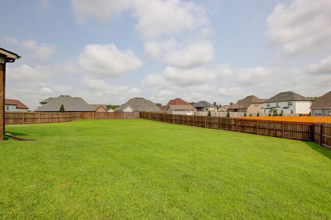 Building Photo - 230 Cotoneaster Ln