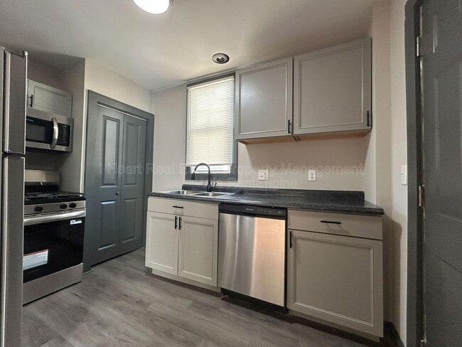 Building Photo - 1215 Sullivant Ave