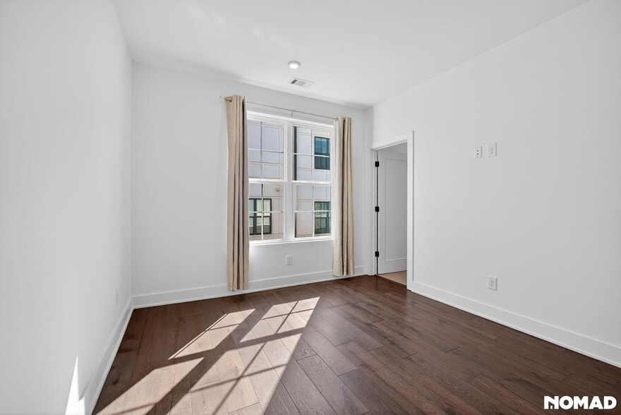 Building Photo - 201 New St