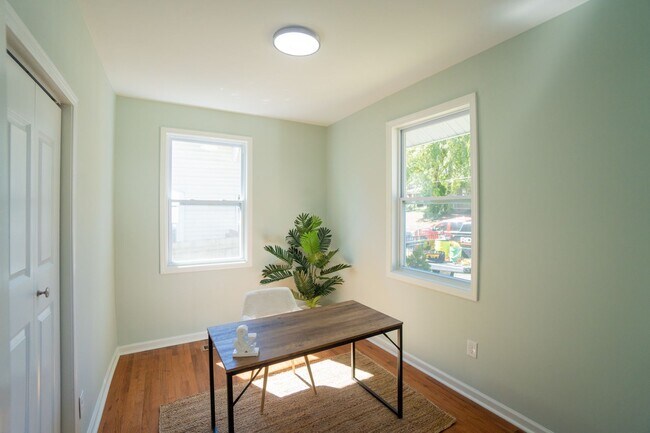Building Photo - Charming East Nashville Home