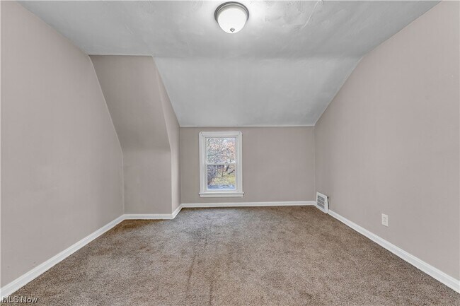 Building Photo - 5461 Clement Ave