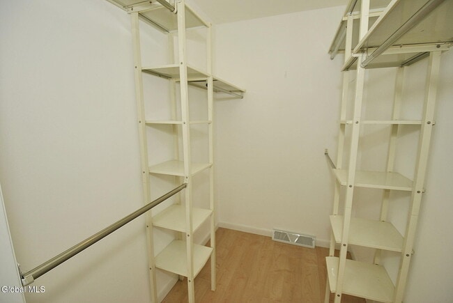 Building Photo - 33 B Ledgewood Dr