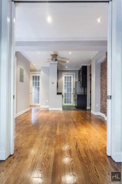Building Photo - Avail; May 1 Upper Carnegie Hill adj/E. Harlem, Close to E.96th Q: E 100th St btw 2nd/1st Ave 4BR...
