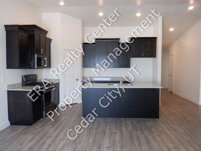 Building Photo - Move-in Bonus! - 3 bedroom - 2 Bath - Single Level Twin Home