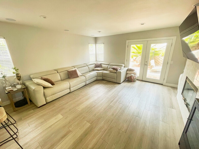 Building Photo - 951 Norella St