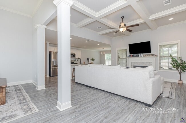 Building Photo - 214 Creek Ridge Dr