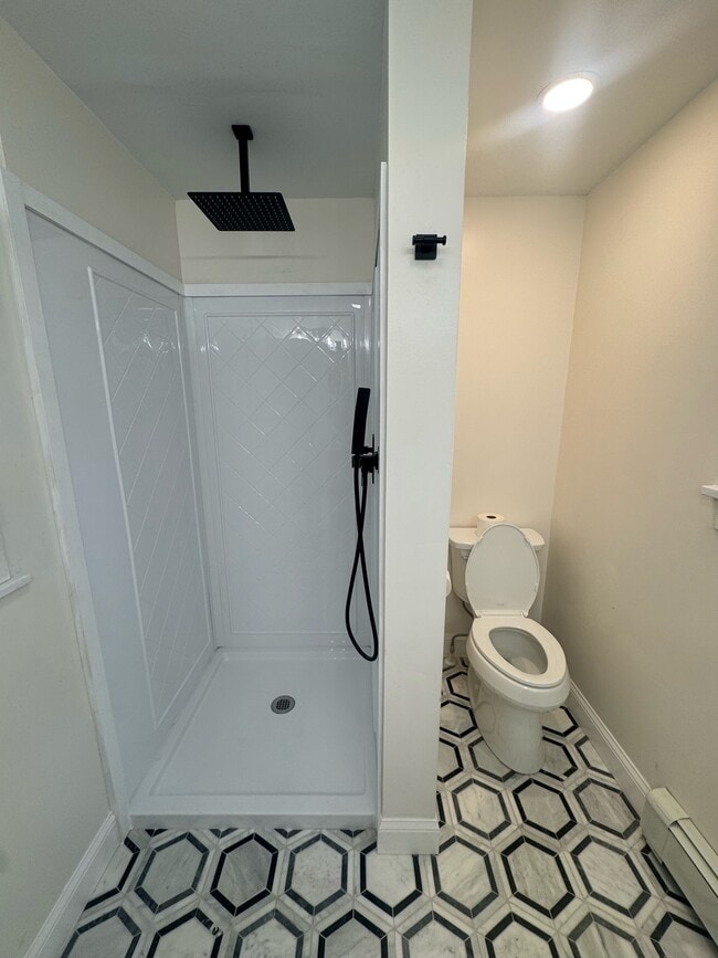 Building Photo - 549 E King St