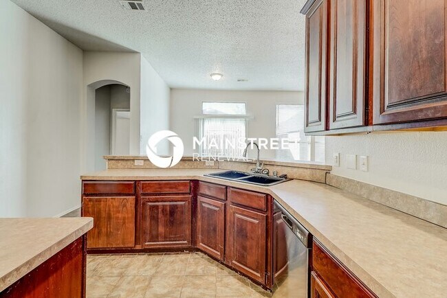 Building Photo - 4 Bedroom Pet-Friendly Home in DESOTO, TX ...