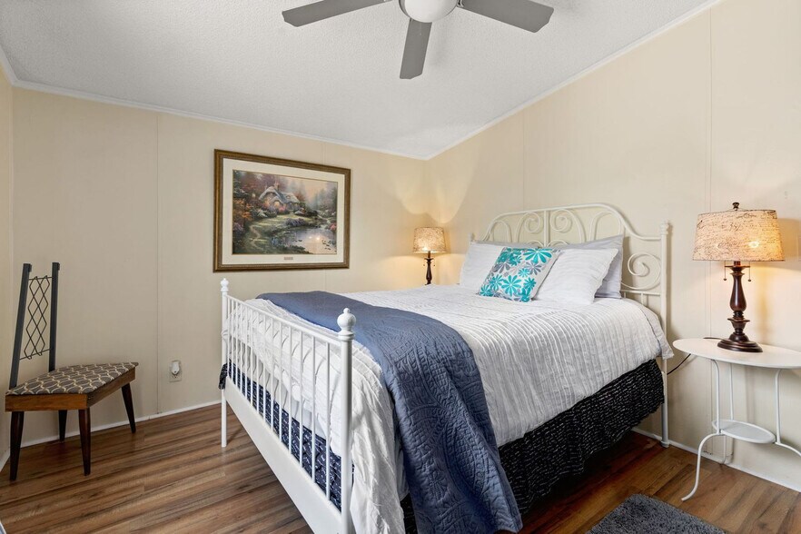 Building Photo - 705 Firefly Dr