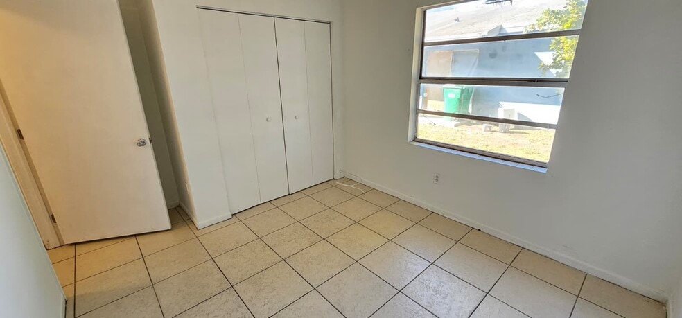 Building Photo - 1491 NW 22nd Ct