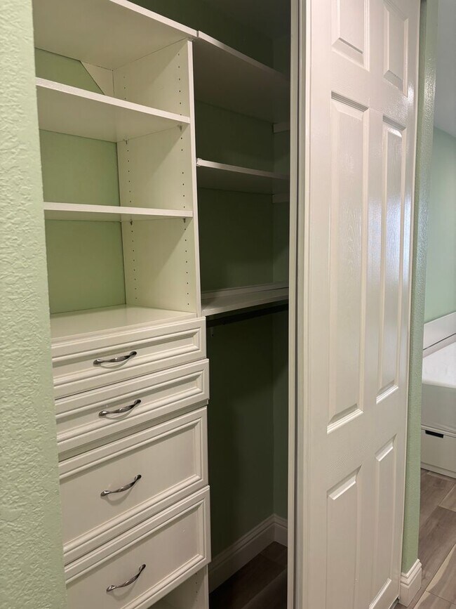 Building Photo - Walnut Creek 2 bed 2 bath gorgeous end unit on the first floor with garage!