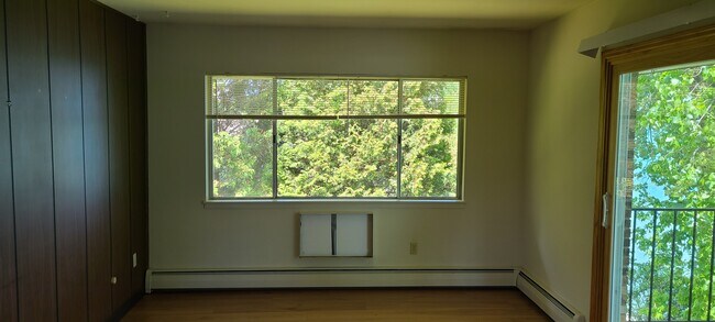 Building Photo - 1073 Sheridan Rd