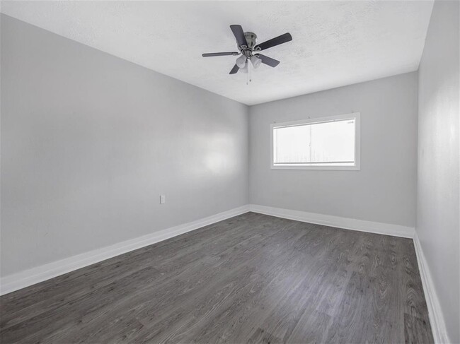Building Photo - 3810 Lehall St