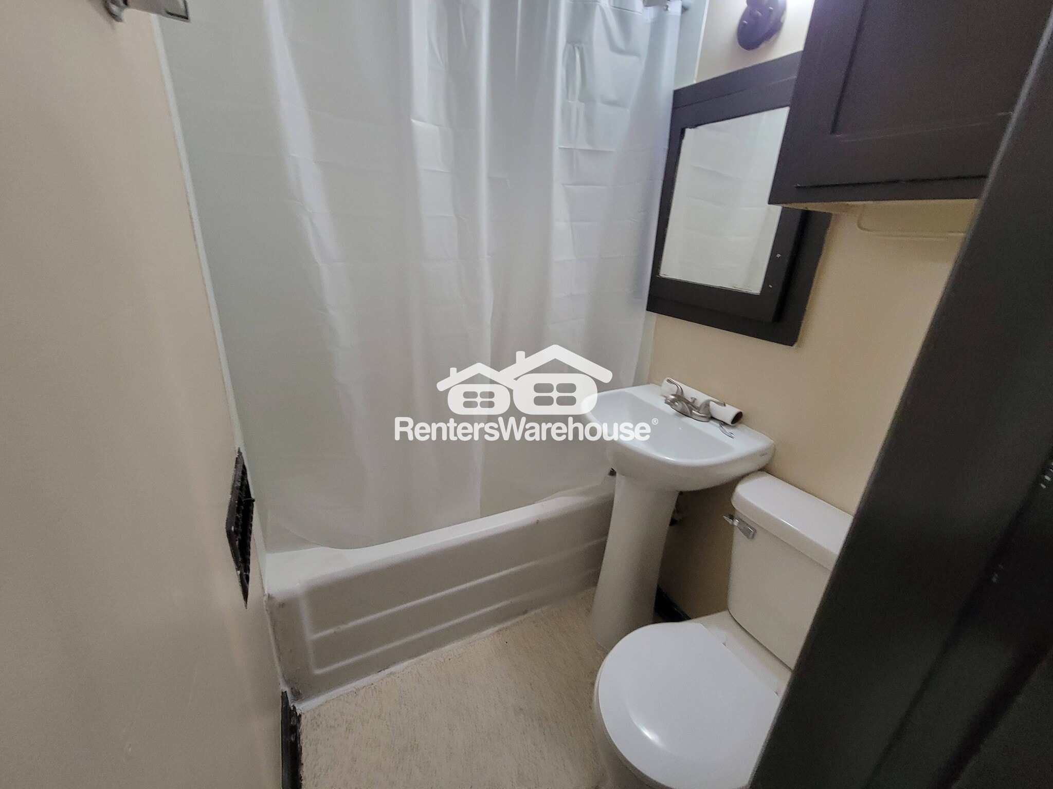 Building Photo - 403 N Dewey St