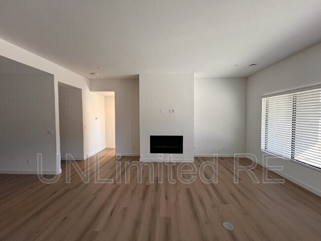 Building Photo - 5705 E Cannon Pl