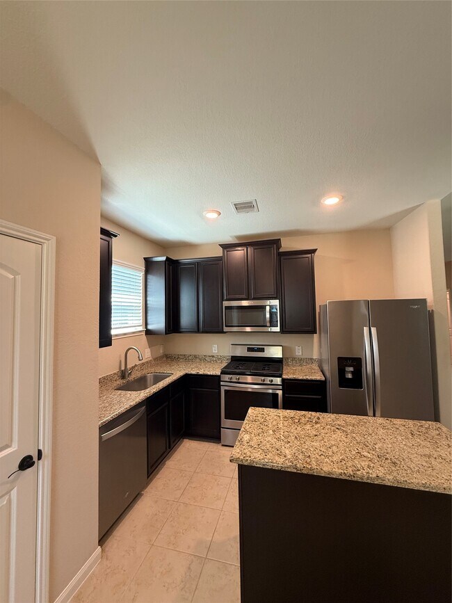 Building Photo - 8985 Oval Glass St