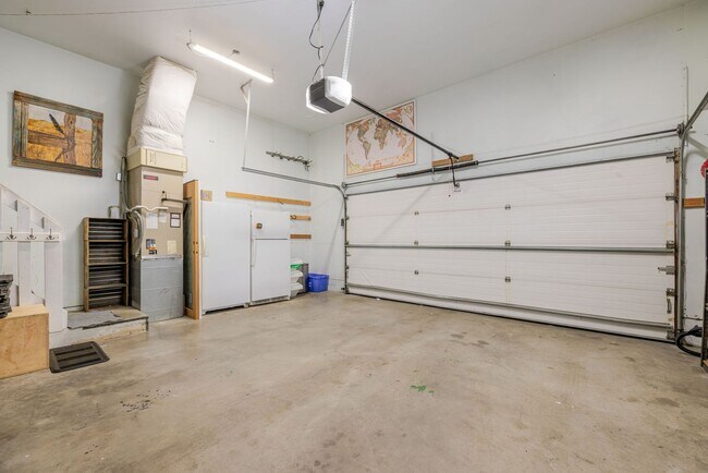 Building Photo - Furnished Rental in Desirable NW Bend Neighborhood