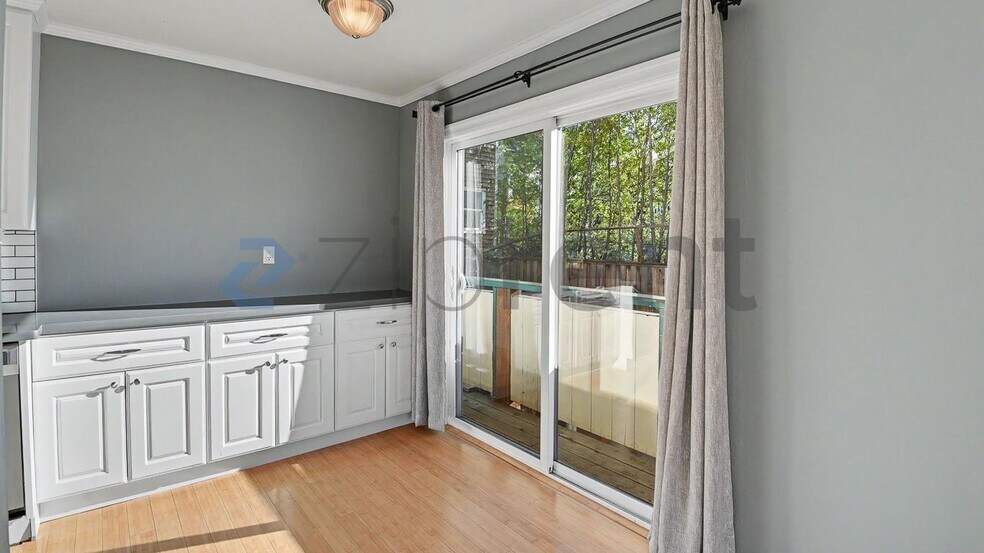 Building Photo - Unit 105