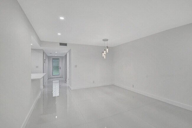 Building Photo - 15378 Lakes of Delray Blvd