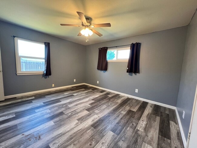 Building Photo - Madera home for rent- corner lot with solar