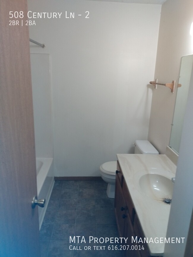 Building Photo - Two Bedroom 1.5 bath unit for rent