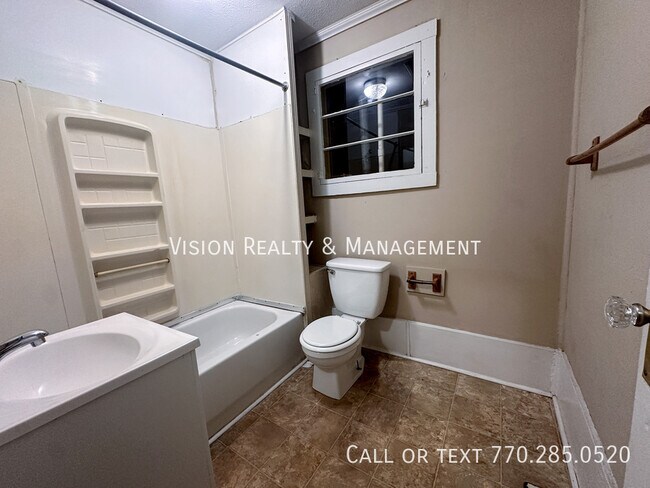 Building Photo - 112B Peachtree St