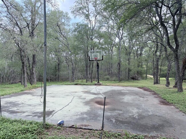 Building Photo - 236 Piney Ridge Dr