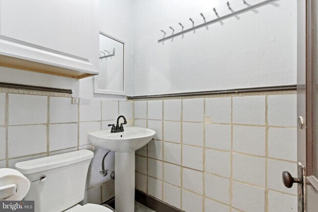 Building Photo - 105 N Loudoun St