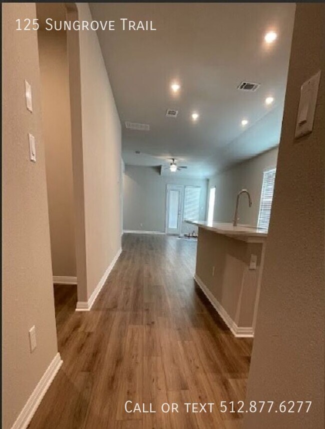 Building Photo - 125 Sungrove Trail-