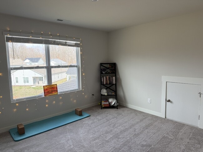 Building Photo - 213 Tartan Dr