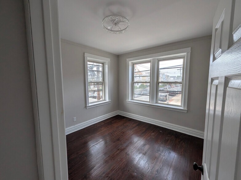 Building Photo - 295 Avenue B