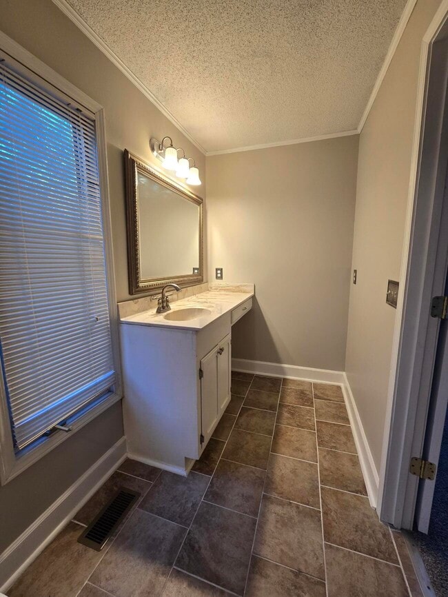 Building Photo - 740 Marigold St