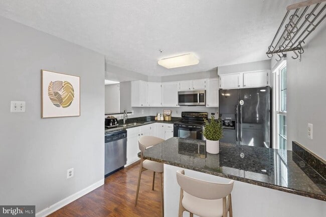 Building Photo - 806 Lilac Ct