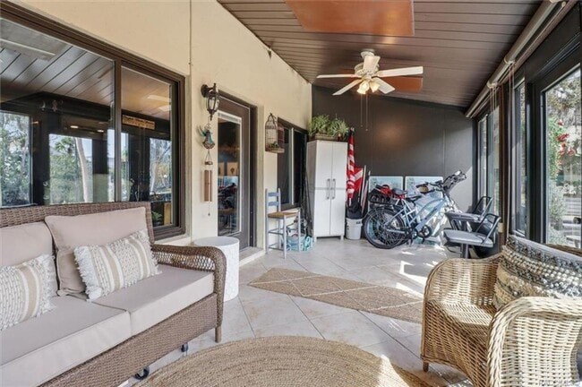 Building Photo - Three Bedroom, Two Bath Waterfront Condo