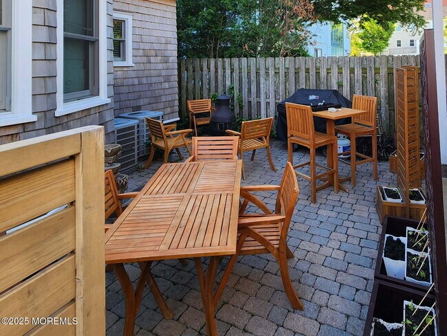 Building Photo - 504 Emory St