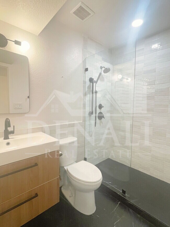 Building Photo - 6026 N 79th St