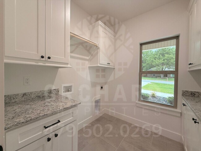Building Photo - 12 Kinross Dr